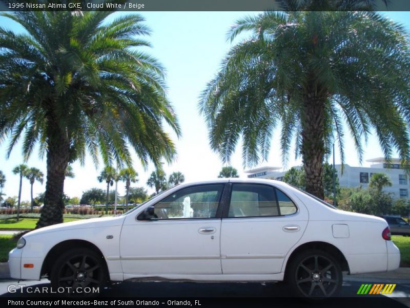 Cloud White / Beige 1996 Nissan Altima GXE