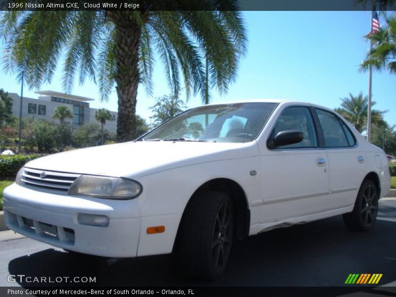 Cloud White / Beige 1996 Nissan Altima GXE