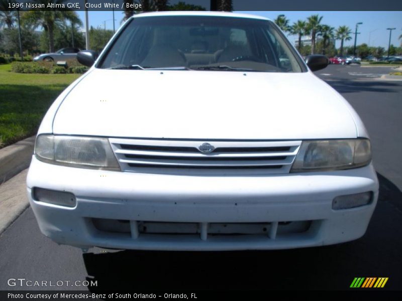 Cloud White / Beige 1996 Nissan Altima GXE