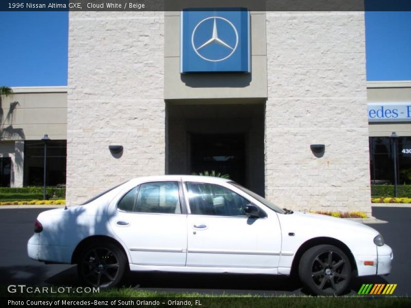 Cloud White / Beige 1996 Nissan Altima GXE
