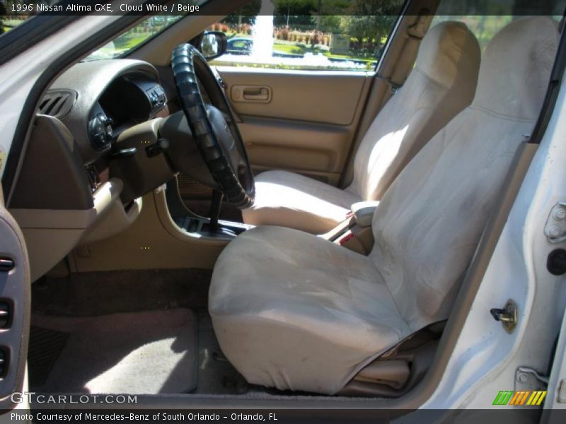 Cloud White / Beige 1996 Nissan Altima GXE