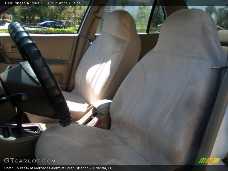 Cloud White / Beige 1996 Nissan Altima GXE