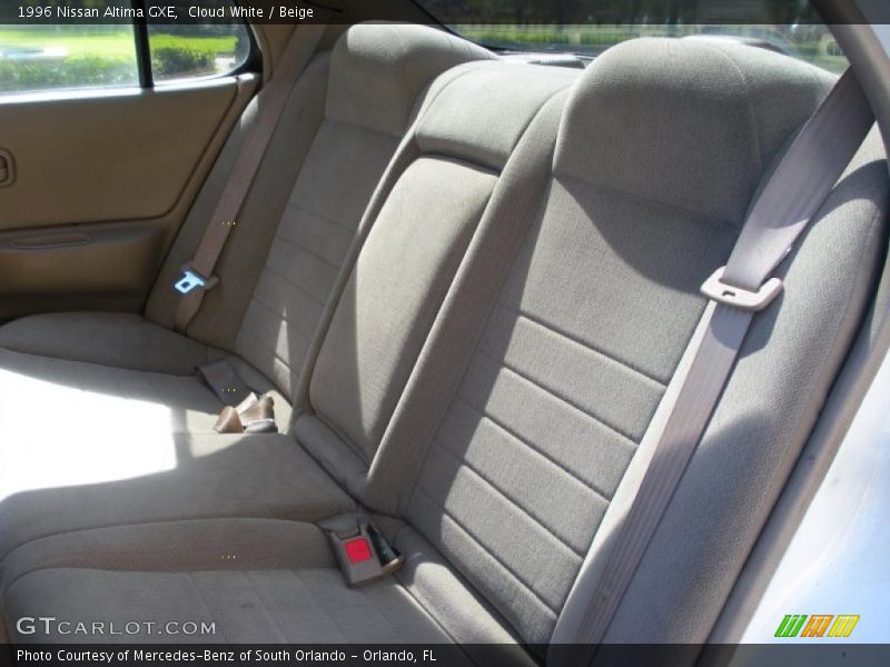 Cloud White / Beige 1996 Nissan Altima GXE
