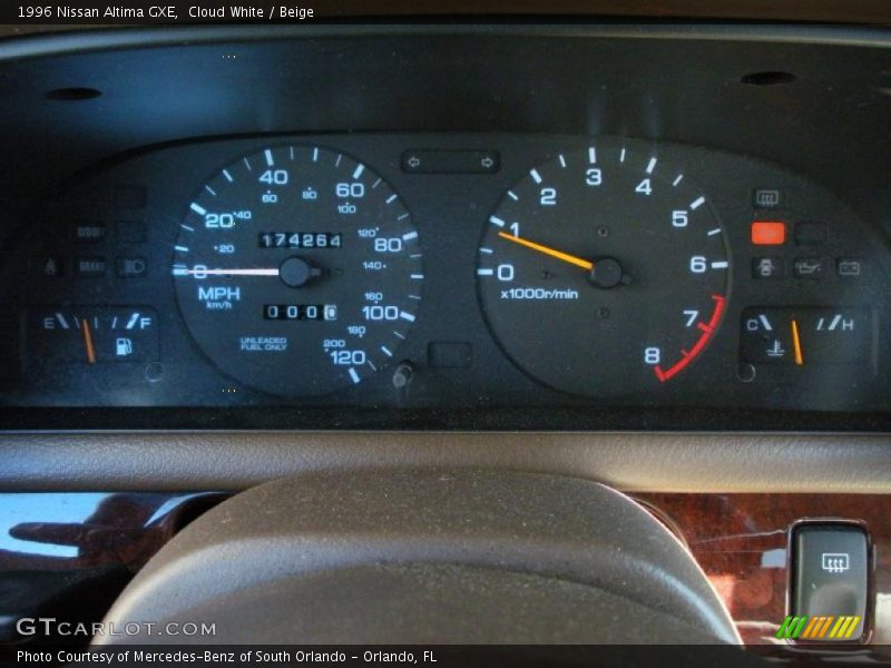 Cloud White / Beige 1996 Nissan Altima GXE