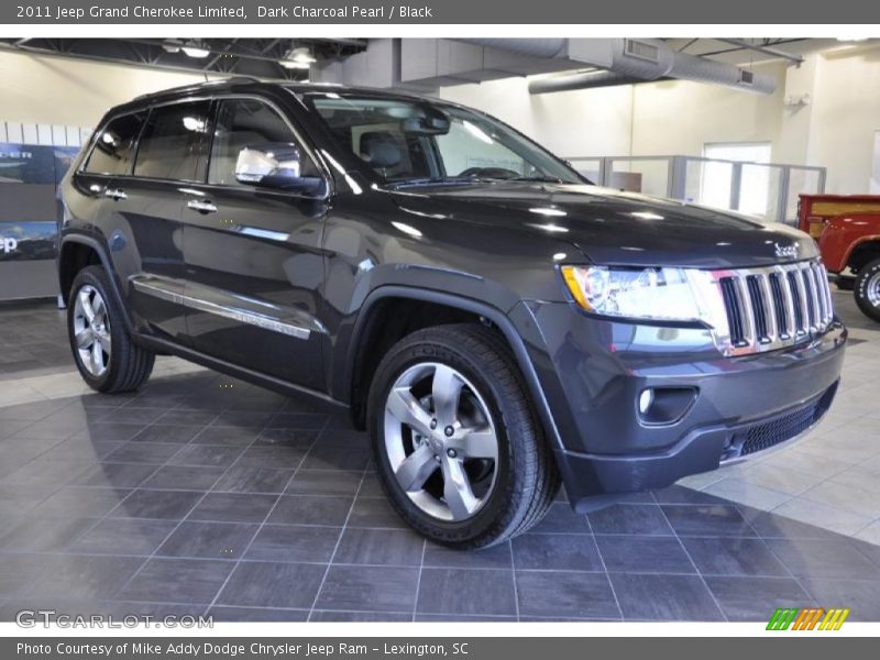 Front 3/4 View of 2011 Grand Cherokee Limited