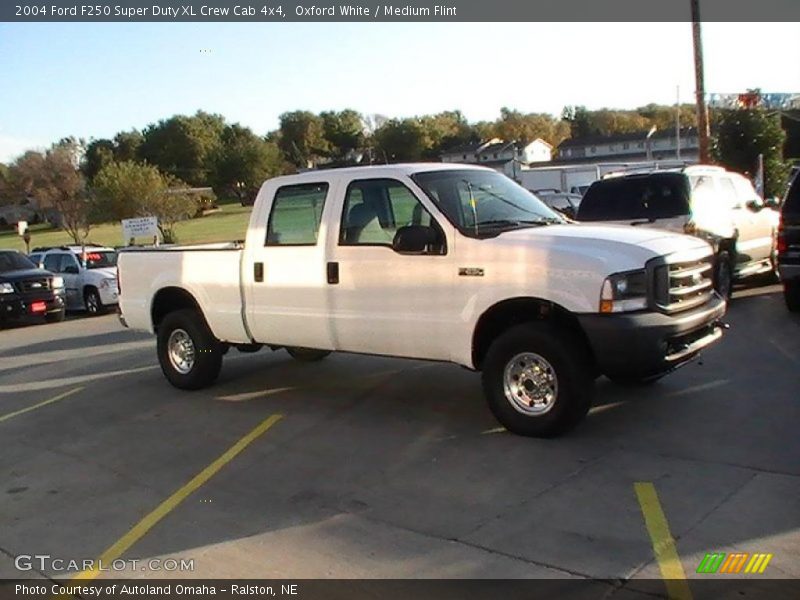 Oxford White / Medium Flint 2004 Ford F250 Super Duty XL Crew Cab 4x4