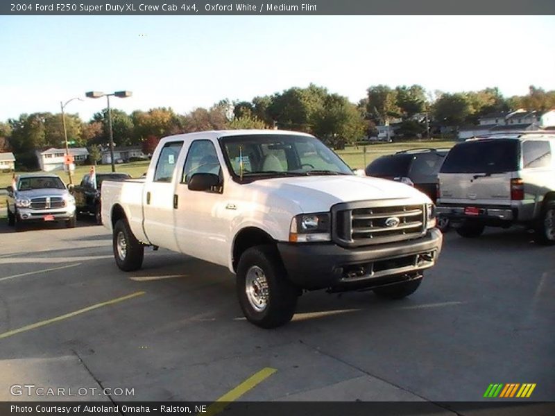 Oxford White / Medium Flint 2004 Ford F250 Super Duty XL Crew Cab 4x4