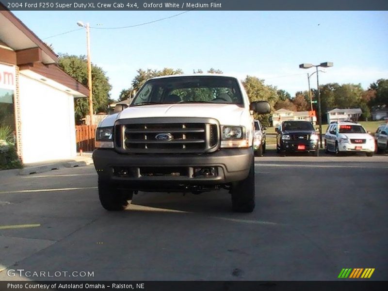 Oxford White / Medium Flint 2004 Ford F250 Super Duty XL Crew Cab 4x4