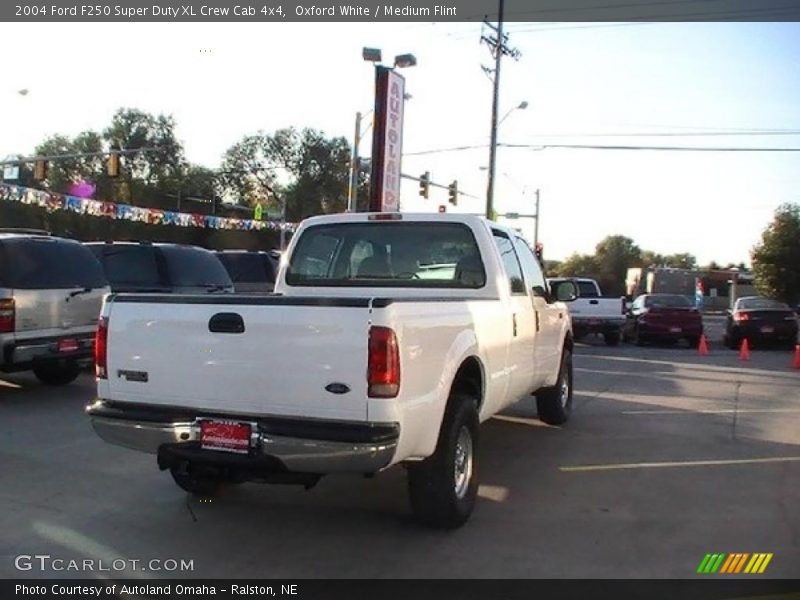 Oxford White / Medium Flint 2004 Ford F250 Super Duty XL Crew Cab 4x4