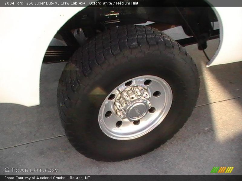Oxford White / Medium Flint 2004 Ford F250 Super Duty XL Crew Cab 4x4