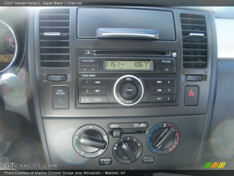 Super Black / Charcoal 2007 Nissan Versa S