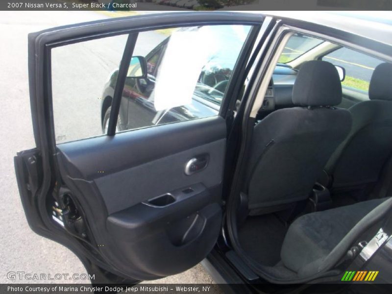 Super Black / Charcoal 2007 Nissan Versa S