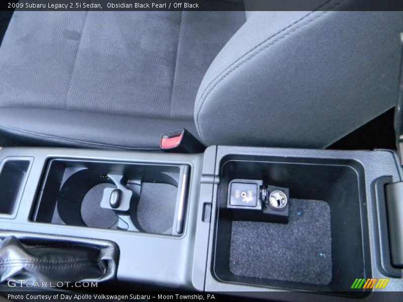 Obsidian Black Pearl / Off Black 2009 Subaru Legacy 2.5i Sedan