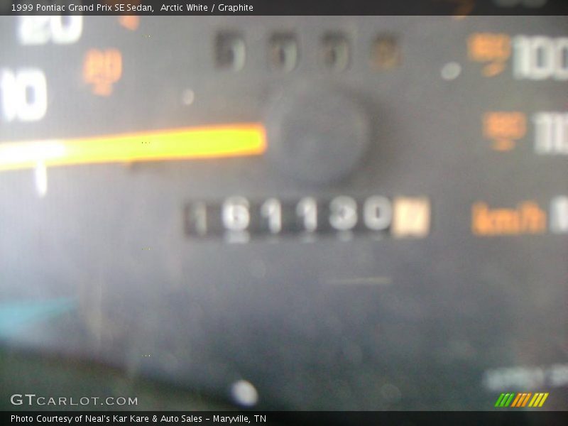 Arctic White / Graphite 1999 Pontiac Grand Prix SE Sedan