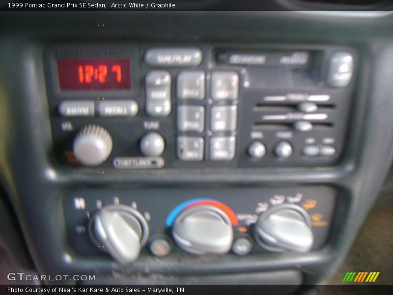 Arctic White / Graphite 1999 Pontiac Grand Prix SE Sedan