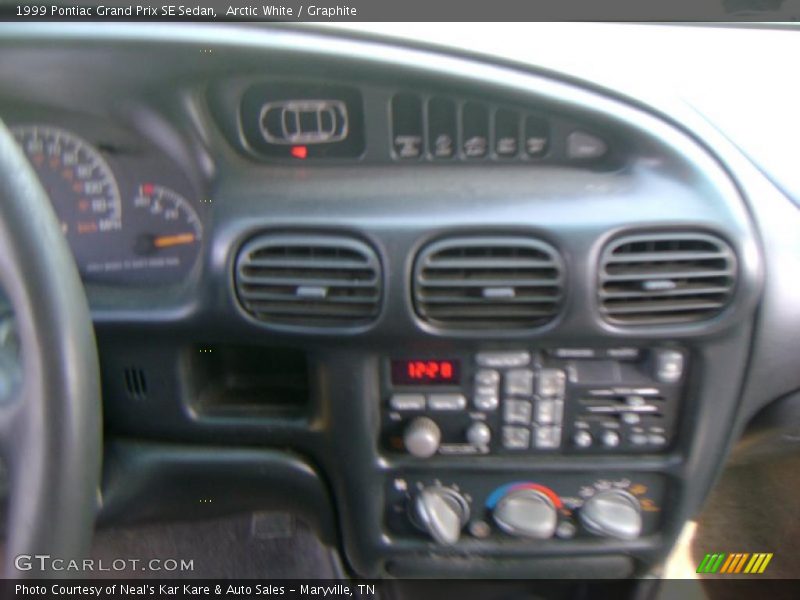 Arctic White / Graphite 1999 Pontiac Grand Prix SE Sedan