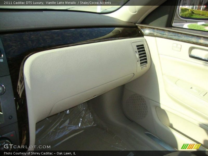 Vanille Latte Metallic / Shale/Cocoa Accents 2011 Cadillac DTS Luxury