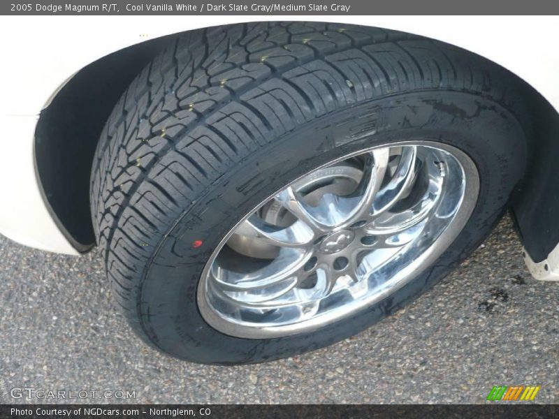 Cool Vanilla White / Dark Slate Gray/Medium Slate Gray 2005 Dodge Magnum R/T