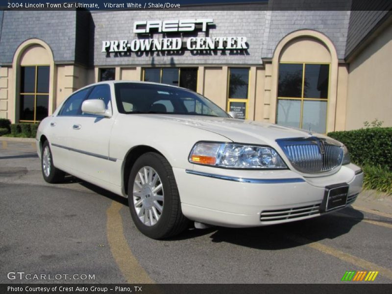 Vibrant White / Shale/Dove 2004 Lincoln Town Car Ultimate