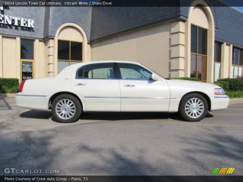 Vibrant White / Shale/Dove 2004 Lincoln Town Car Ultimate