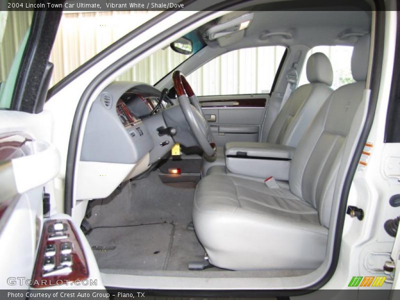 Vibrant White / Shale/Dove 2004 Lincoln Town Car Ultimate