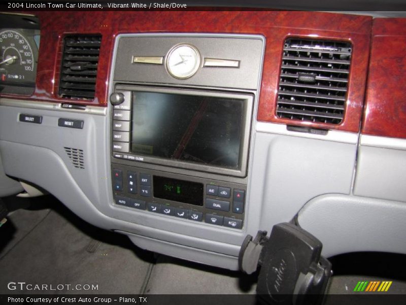 Vibrant White / Shale/Dove 2004 Lincoln Town Car Ultimate