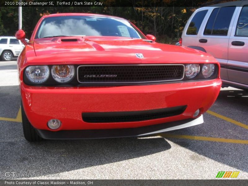 TorRed / Dark Slate Gray 2010 Dodge Challenger SE