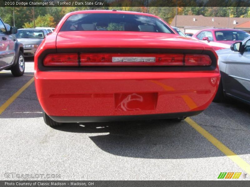 TorRed / Dark Slate Gray 2010 Dodge Challenger SE