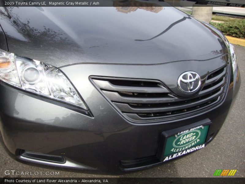 Magnetic Gray Metallic / Ash 2009 Toyota Camry LE