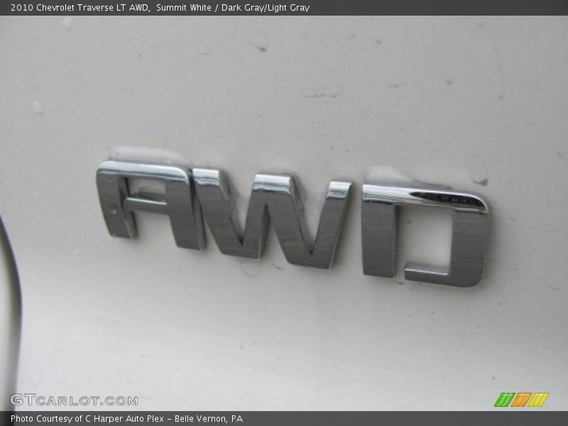 Summit White / Dark Gray/Light Gray 2010 Chevrolet Traverse LT AWD