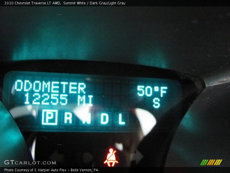 Summit White / Dark Gray/Light Gray 2010 Chevrolet Traverse LT AWD