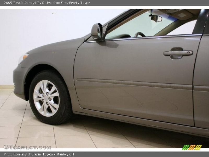 Phantom Gray Pearl / Taupe 2005 Toyota Camry LE V6