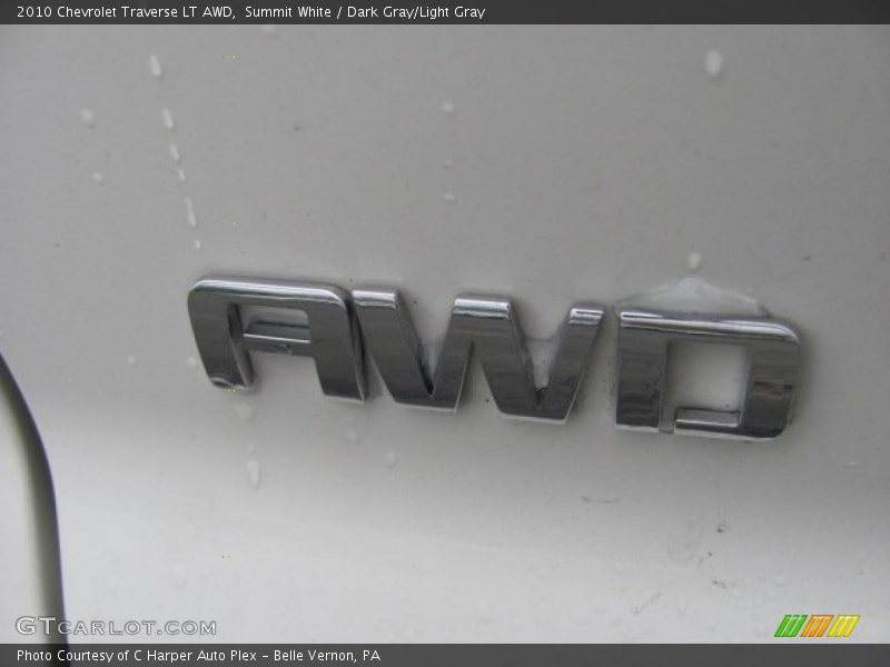 Summit White / Dark Gray/Light Gray 2010 Chevrolet Traverse LT AWD