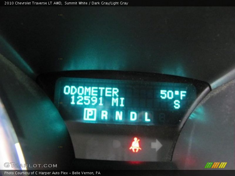 Summit White / Dark Gray/Light Gray 2010 Chevrolet Traverse LT AWD