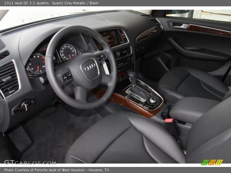 Dashboard of 2011 Q5 3.2 quattro