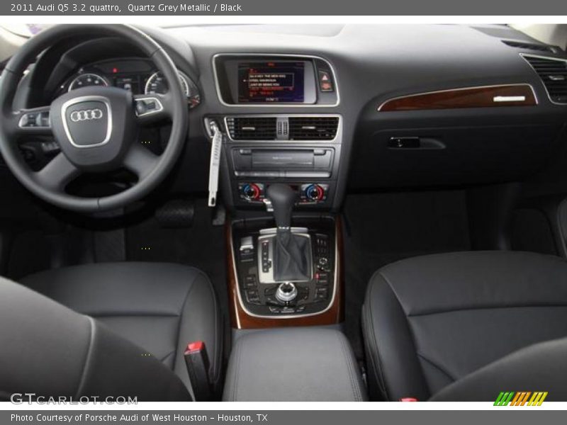 Dashboard of 2011 Q5 3.2 quattro
