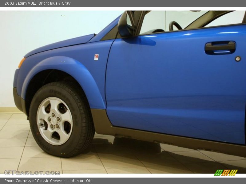 Bright Blue / Gray 2003 Saturn VUE