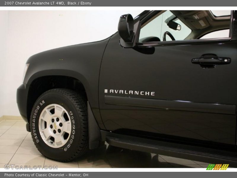 Black / Ebony 2007 Chevrolet Avalanche LT 4WD