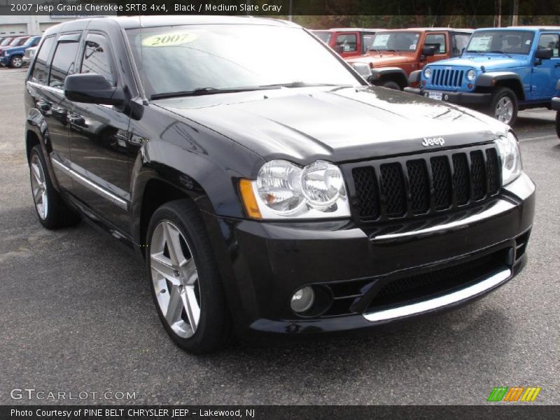 Front 3/4 View of 2007 Grand Cherokee SRT8 4x4
