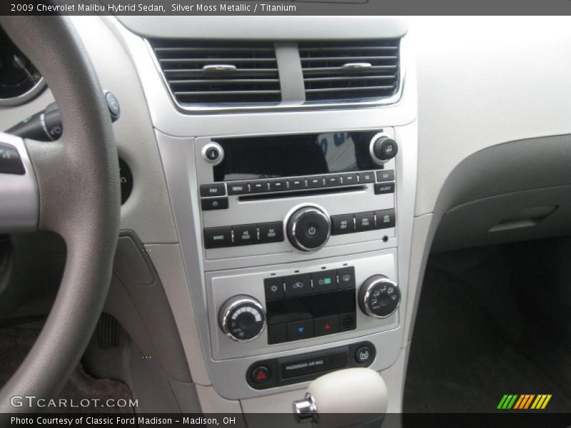 Controls of 2009 Malibu Hybrid Sedan