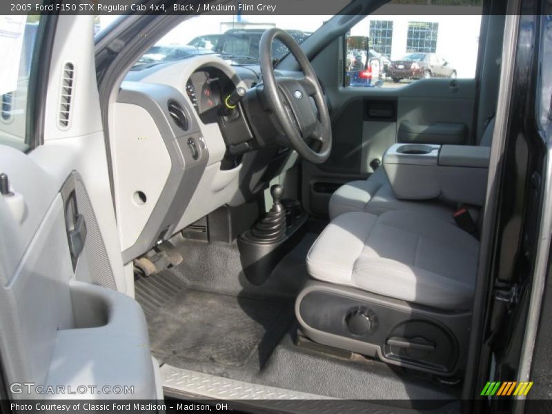  2005 F150 STX Regular Cab 4x4 Medium Flint Grey Interior