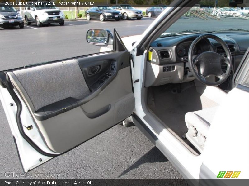 Aspen White / Gray 2001 Subaru Forester 2.5 L