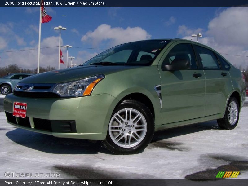 Kiwi Green / Medium Stone 2008 Ford Focus SE Sedan