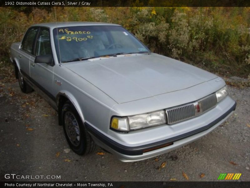 Silver / Gray 1992 Oldsmobile Cutlass Ciera S