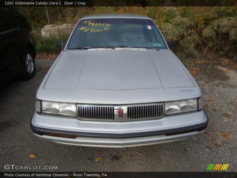 Silver / Gray 1992 Oldsmobile Cutlass Ciera S