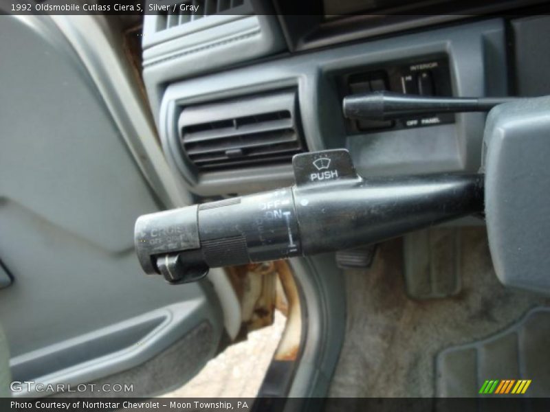 Silver / Gray 1992 Oldsmobile Cutlass Ciera S