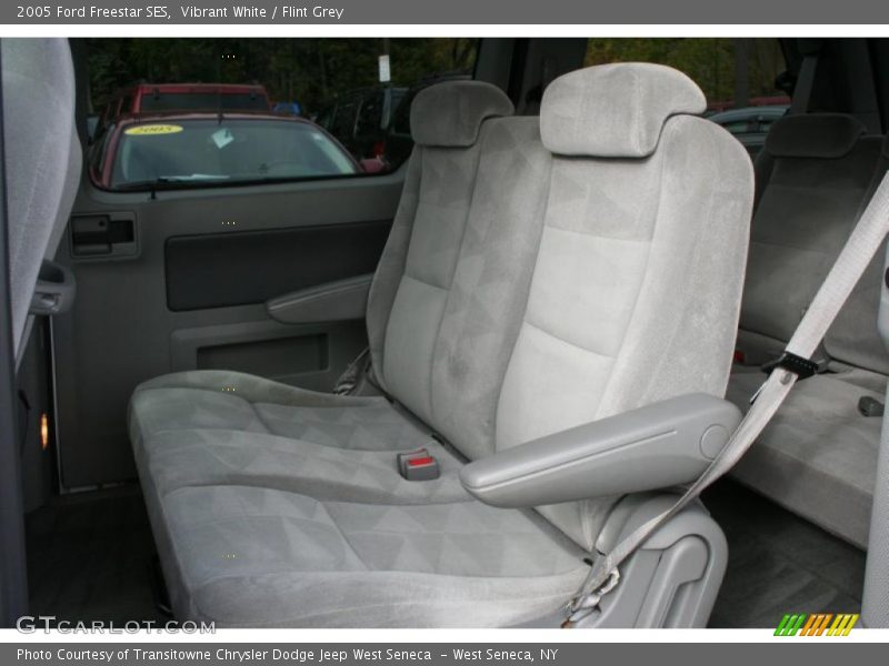 Vibrant White / Flint Grey 2005 Ford Freestar SES