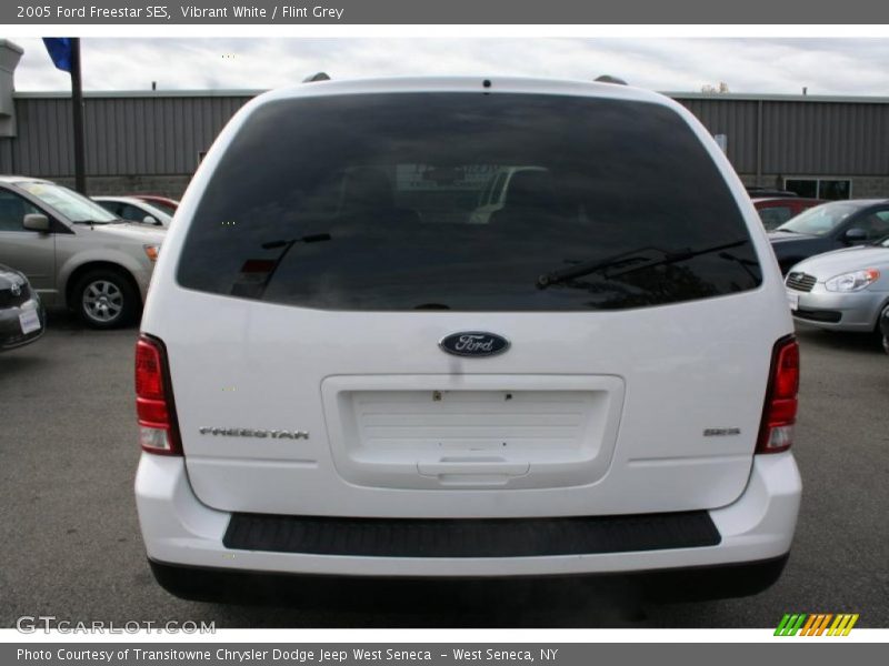 Vibrant White / Flint Grey 2005 Ford Freestar SES