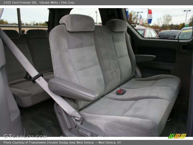 Vibrant White / Flint Grey 2005 Ford Freestar SES