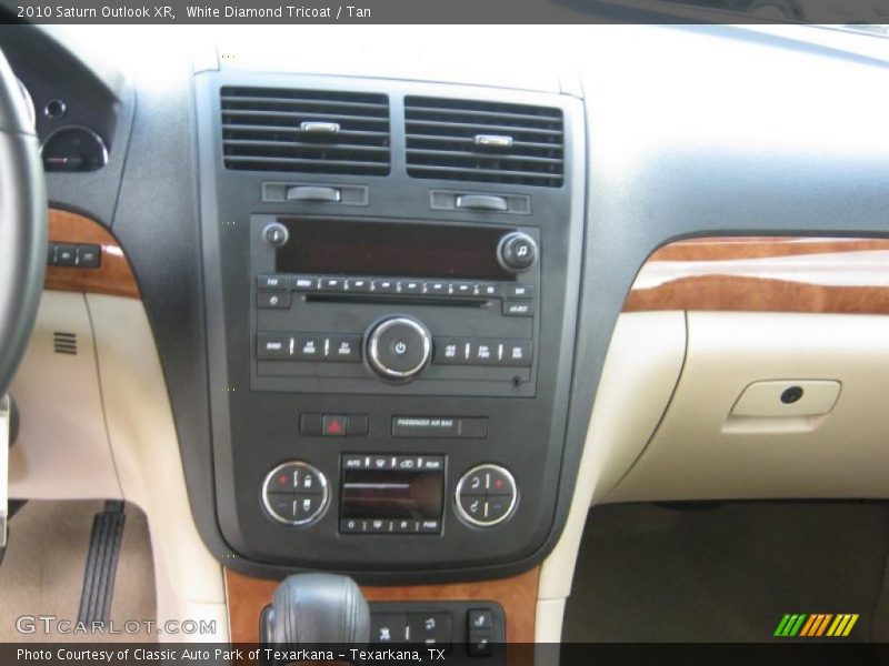 White Diamond Tricoat / Tan 2010 Saturn Outlook XR